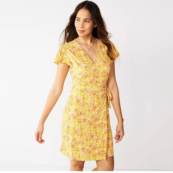 Nine West Wrap Dress Yellow Abstract Flutter Sleeves Tie Waist Size Medium - Picture 1 of 5